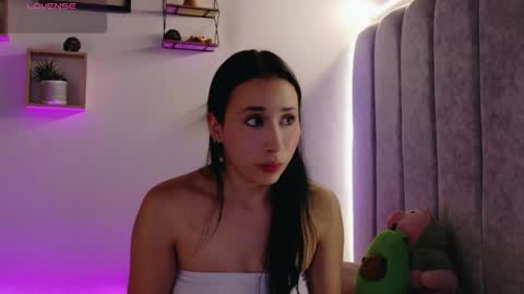 Snapshot of manu_montoya_ chatting on April 9, 6:35 pm Manu online show from April 9, 6:35 pm