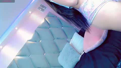 Snapshot of manuela_kingsley chatting on December 17, 2:44 pm Manuela Kingsley online show from December 17, 2:44 pm