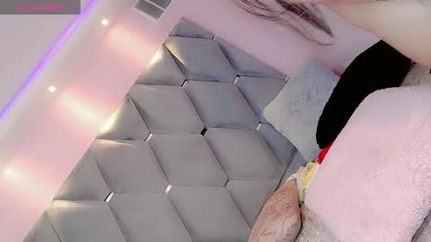 Snapshot of manuela_kingsley chatting on January 2, 5:39 pm Manuela Kingsley online show from January 2, 5:39 pm