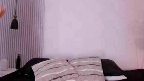 manuela_montes_ online show from April 6, 11:33 am