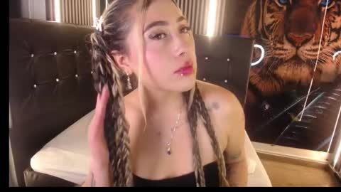 Snapshot of manuelaveelez chatting on November 5, 6:02 am Manuela online show from November 5, 6:02 am