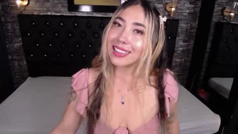 Snapshot of manuelaveelez chatting on November 6, 4:13 am Manuela online show from November 6, 4:13 am