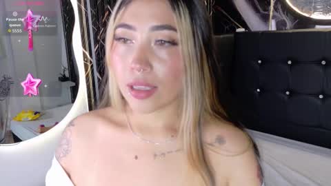 Snapshot of manuelaveelez chatting on November 11, 4:56 am Manuela online show from November 11, 4:56 am