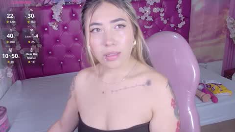 Snapshot of manuelaveelez chatting on November 16, 6:57 pm Manuela online show from November 16, 6:57 pm