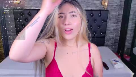 Snapshot of manuelaveelez chatting on November 27, 5:20 am Manuela online show from November 27, 5:20 am