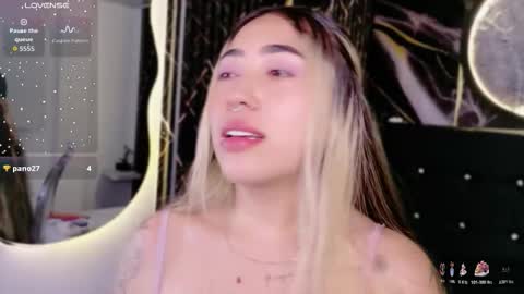 Snapshot of manuelaveelez chatting on December 4, 4:33 am Manuela online show from December 4, 4:33 am