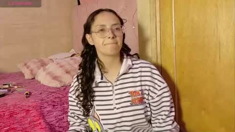 Snapshot of manumeow_ chatting on June 17, 1:08 am Manu online show from June 17, 1:08 am