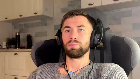 Snapshot of manussa69 chatting on November 13, 3:49 am Manussa and Edward online show from November 13, 3:49 am