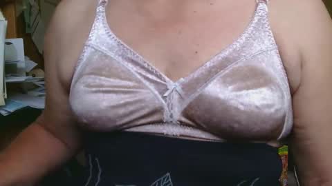 Snapshot of manwithboobs chatting on September 18, 6:32 pm manwithboobs online show from September 18, 6:32 pm