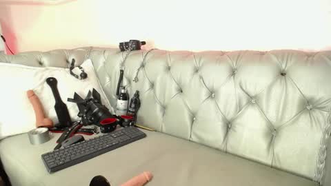 Mara  online show from April 17, 9:40 pm