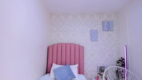 Mara online show from April 11, 1:26 pm