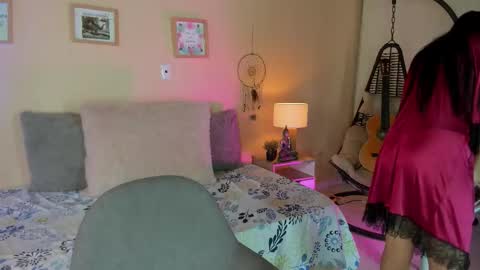 MARA  online show from November 18, 2:43 pm