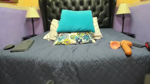 mara_summerr online show from November 26, 3:46 pm