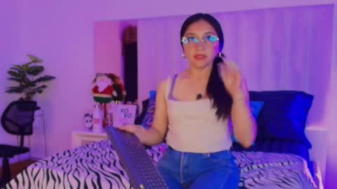 Mara online show from December 18, 8:37 pm