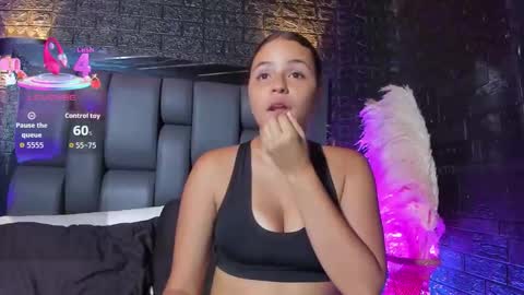 Snapshot of maraa_rivera chatting on October 26, 7:09 pm maraa_rivera online show from October 26, 7:09 pm