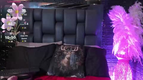 Snapshot of maraa_rivera chatting on December 13, 8:04 pm maraa_rivera online show from December 13, 8:04 pm