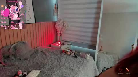 Snapshot of maraia_ford chatting on December 1, 8:47 pm Mara online show from December 1, 8:47 pm