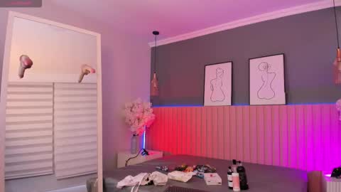 Snapshot of maraia_ford chatting on December 3, 8:18 pm Mara online show from December 3, 8:18 pm