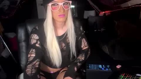 mara jade online show from October 12, 8:35 am