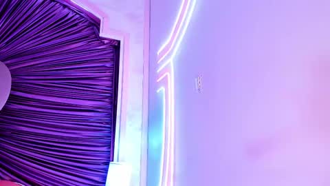 maralinette22 online show from October 9, 11:30 am