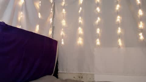Snapshot of marceline_uu chatting on December 15, 4:26 pm M A R C I online show from December 15, 4:26 pm