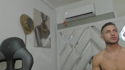 Snapshot of marcelo_dosantos77 chatting on December 24, 11:22 pm MARCELO online show from December 24, 11:22 pm