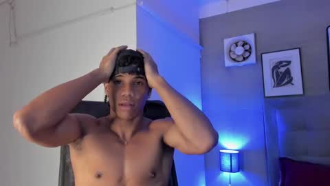 Snapshot of marcelo_dosantos77 chatting on February 3, 6:45 am MARCELO online show from February 3, 6:45 am