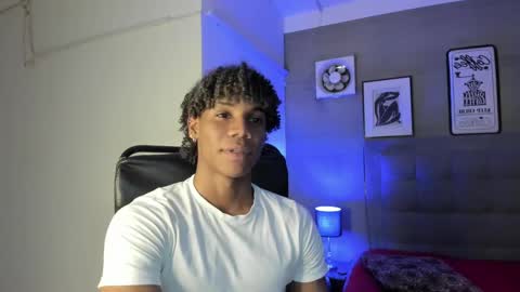 Snapshot of marcelo_dosantos77 chatting on February 24, 3:33 am MARCELO online show from February 24, 3:33 am