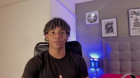 Snapshot of marcelo_dosantos77 chatting on March 1, 6:11 pm MARCELO online show from March 1, 6:11 pm
