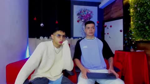 Snapshot of marcoyethan chatting on December 15, 11:09 pm Marco and Ethan online show from December 15, 11:09 pm