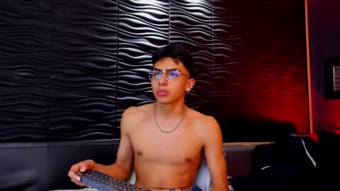 Snapshot of marcoyethan chatting on December 31, 6:48 am Marco and Ethan online show from December 31, 6:48 am