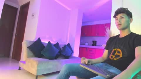 Snapshot of marcus_fire chatting on February 14, 5:30 am marcus_fire online show from February 14, 5:30 am