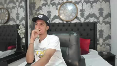 Snapshot of marcus_jeron chatting on October 31, 9:05 pm marcus_jeron online show from October 31, 9:05 pm