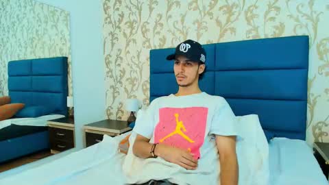 Snapshot of marcus_jeron chatting on November 7, 8:53 pm marcus_jeron online show from November 7, 8:53 pm