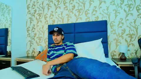 Snapshot of marcus_jeron chatting on November 10, 7:24 pm marcus_jeron online show from November 10, 7:24 pm