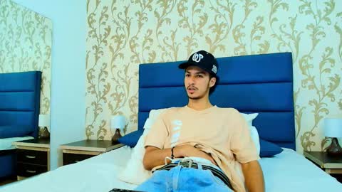 Snapshot of marcus_jeron chatting on November 13, 11:47 pm marcus_jeron online show from November 13, 11:47 pm