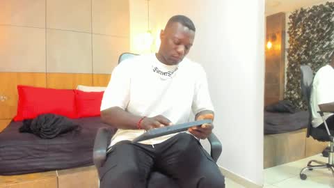 Snapshot of marcusblack_ chatting on May 2, 12:32 pm Marcusssss online show from May 2, 12:32 pm
