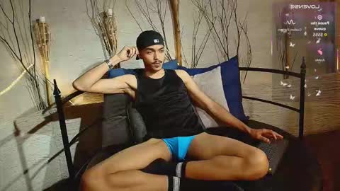 Snapshot of marcusrain_ chatting on November 11, 7:58 pm Marcus online show from November 11, 7:58 pm