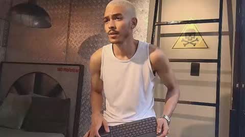 Snapshot of marcusrain_ chatting on November 15, 6:59 pm Marcus online show from November 15, 6:59 pm