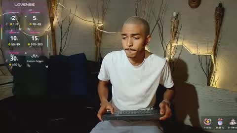 Snapshot of marcusrain_ chatting on November 22, 7:24 pm Marcus online show from November 22, 7:24 pm