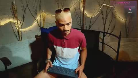 Snapshot of marcusrain_ chatting on December 1, 3:33 am Marcus online show from December 1, 3:33 am