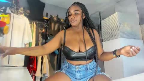 Snapshot of mareiaa chatting on December 19, 5:53 pm Mareia online show from December 19, 5:53 pm