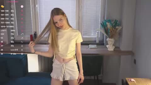 Snapshot of margenenoyd chatting on February 19, 7:37 am Nala online show from February 19, 7:37 am