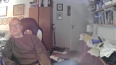 Snapshot of marginalie chatting on February 3, 10:21 pm marginalie online show from February 3, 10:21 pm