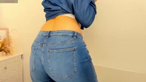 Snapshot of margobloom chatting on December 2, 5:24 am Margo online show from December 2, 5:24 am