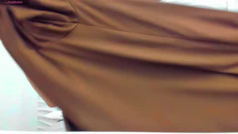 Snapshot of margobloom chatting on December 17, 2:45 pm Margo online show from December 17, 2:45 pm