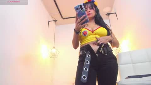 Snapshot of margot1__ chatting on June 18, 1:39 am Georgia online show from June 18, 1:39 am