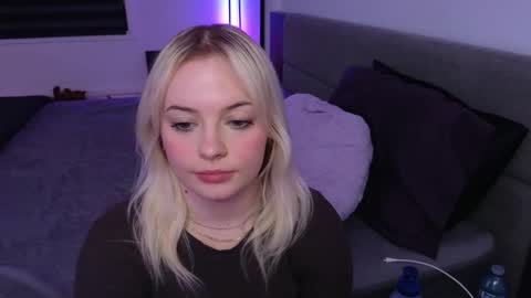 margot_robbie7 online show from January 15, 11:08 pm