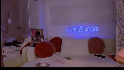 mari69juana online show from February 9, 6:45 pm