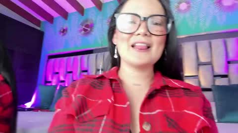 Snapshot of mari_cooper1 chatting on April 24, 9:50 pm Mari online show from April 24, 9:50 pm